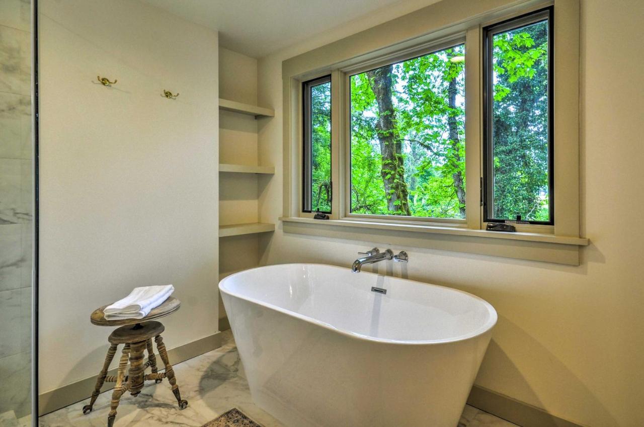 Peaceful And Elegant Cottage With Riverside View Oregon City Exteriér fotografie